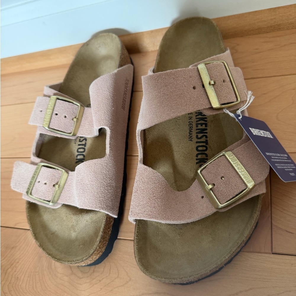 Birkenstock Arizona Two-Strap Sandal in Light Pink suede. Size 6 regular/wide - Picture 6 of 12